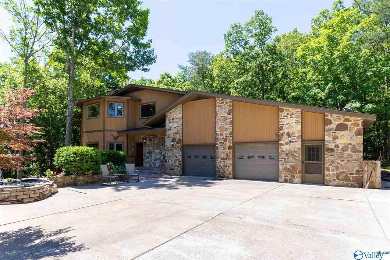 185 Deaton Road, Laceys Spring, AL 35754