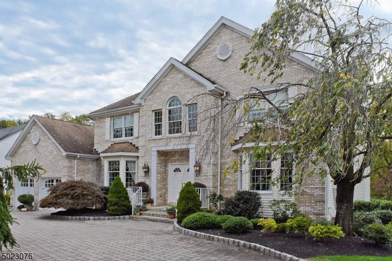 17 Hillside Dr, East Hanover Twp., NJ 07936