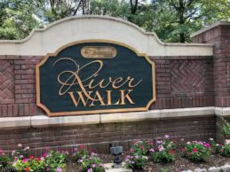 290 RIVERWALK WAY, Clifton City, NJ 07014