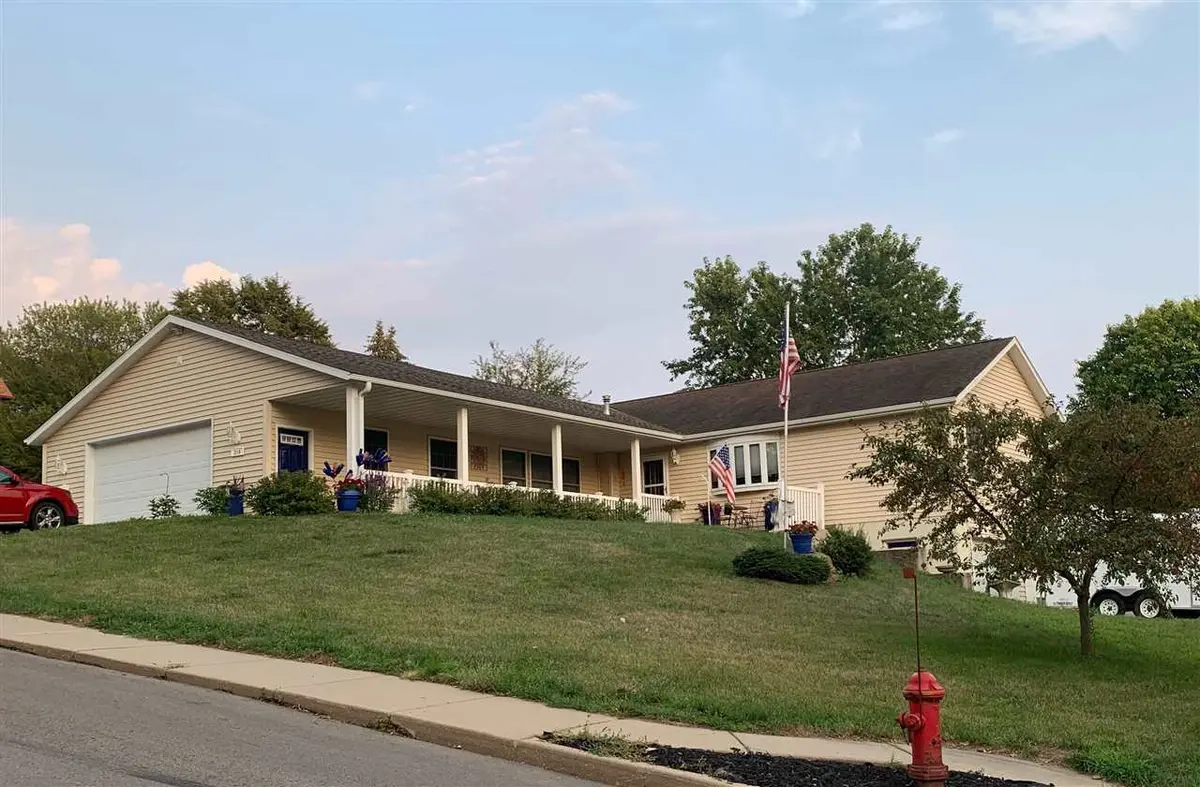 East Dubuque, IL 61025,210 Hill Street