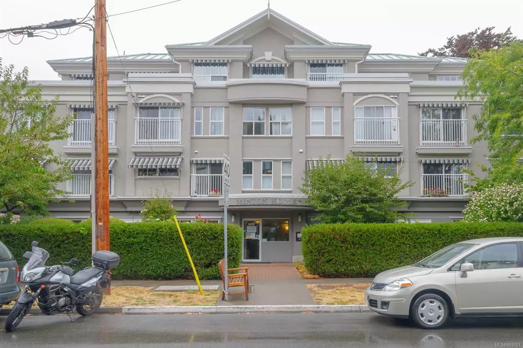 Victoria, BC V8V 2Z2,1070 Southgate St #401