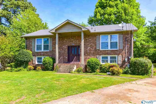 3012 Teton Circle NW, Huntsville, AL 35810