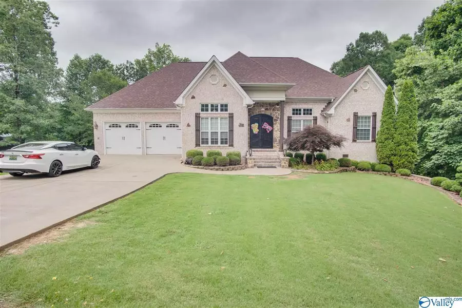 108 Castlewood Court, Florence, AL 35633