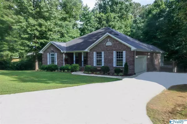 432 Sandstone Drive SE, Arab, AL 35016