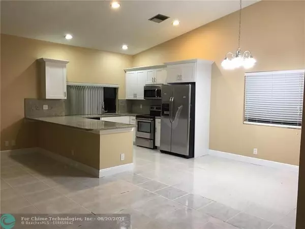 9555 NW 25th Ct, Coral Springs, FL 33065