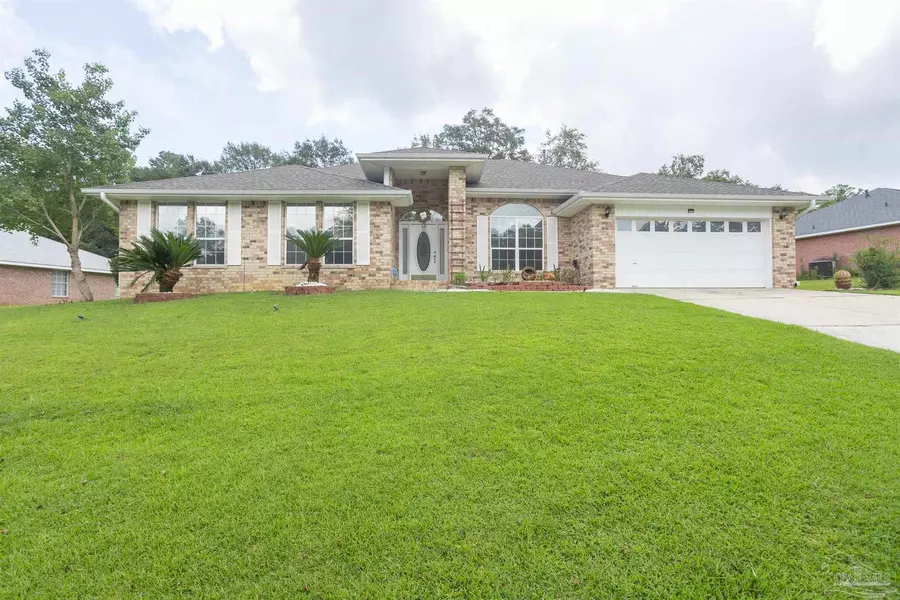 450 Turnberry Rd, Cantonment, FL 32533