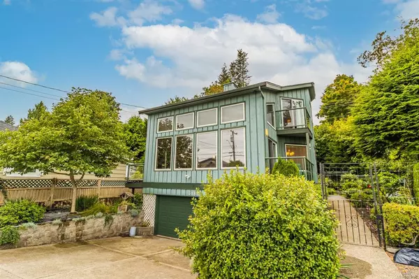 3188 Island Hwy W, Qualicum Beach, BC V9K 2C5