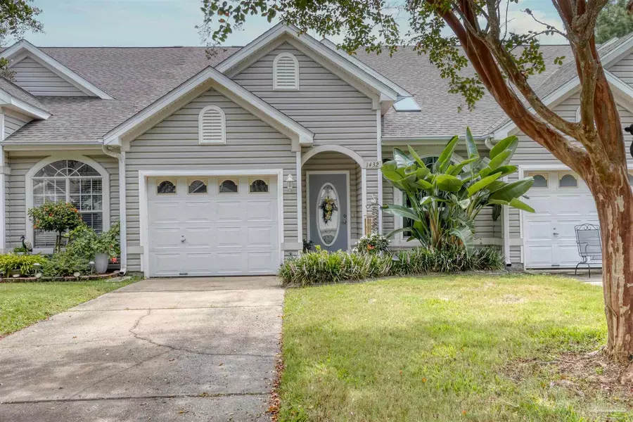 1432 Tiger Lake Dr, Gulf Breeze, FL 32563