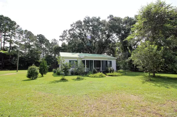 8488 Tidwell Rd, Milton, FL 32571