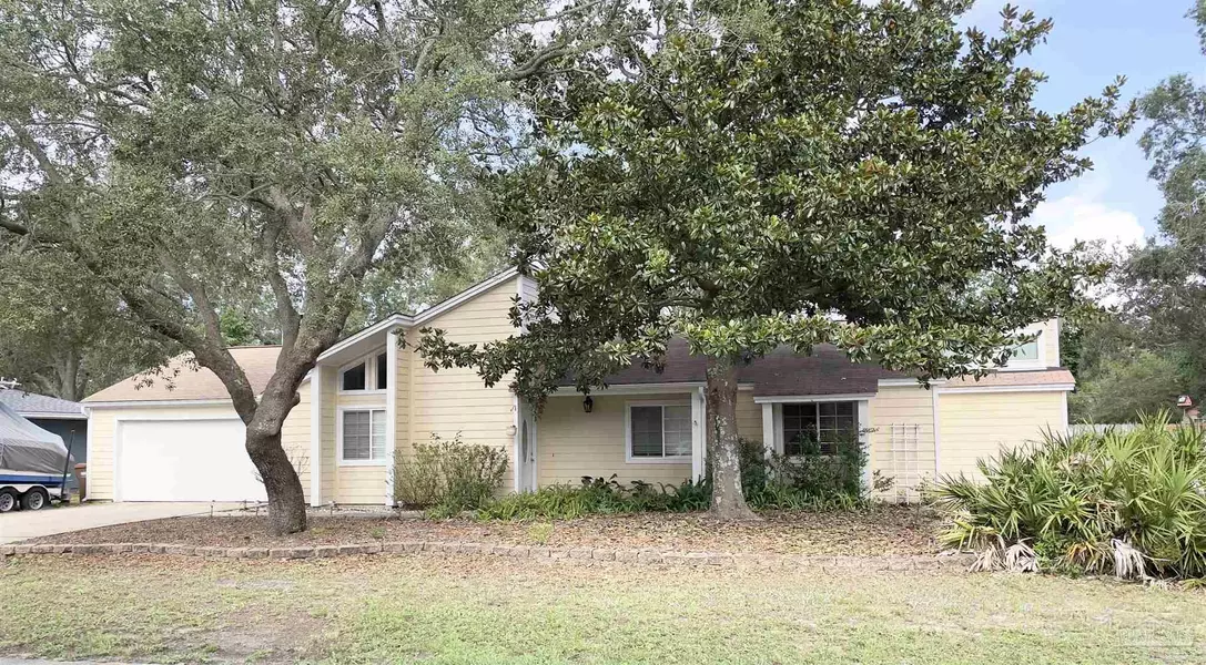 1003 Great Oaks Dr, Gulf Breeze, FL 32563