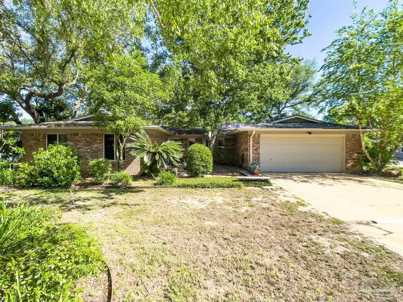 2816 Whisper Oaks Dr, Gulf Breeze, FL 32563