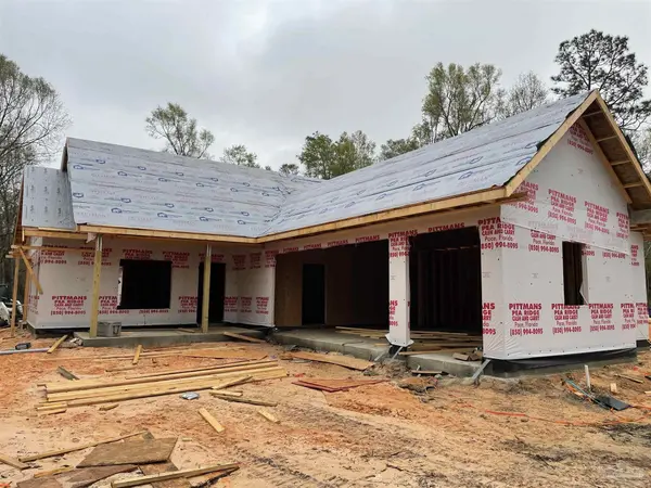 5618 Woodridge Dr, Milton, FL 32570