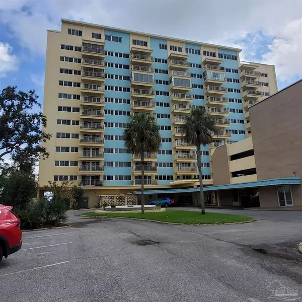 825 Bayshore Dr, Pensacola, FL 32507