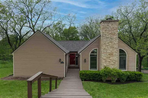 2 Bittersweet Court, Galena, IL 61036