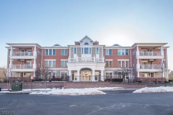 50 Four Seasons Dr #50, North Caldwell Boro, NJ 07006