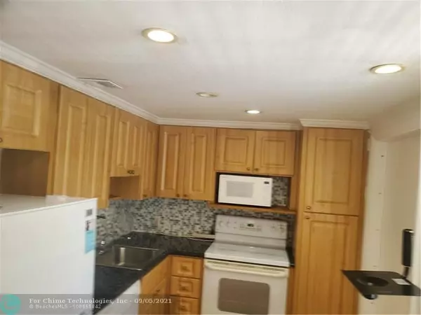 Pompano Beach, FL 33069,2801 N Palm Aire Dr  #309