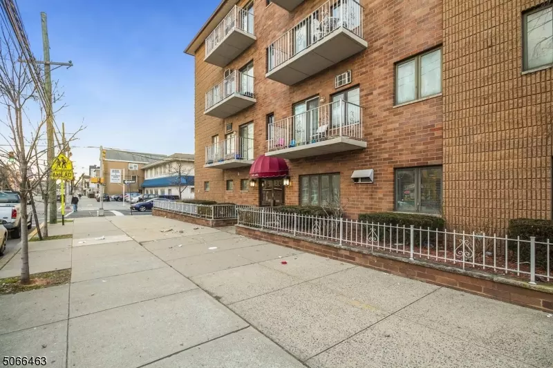 647 Kennedy Blvd #307, Bayonne City, NJ 07002