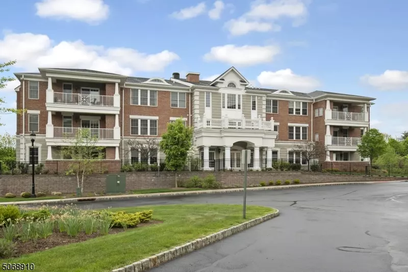 62 Four Seasons Dr #62, North Caldwell Boro, NJ 07006