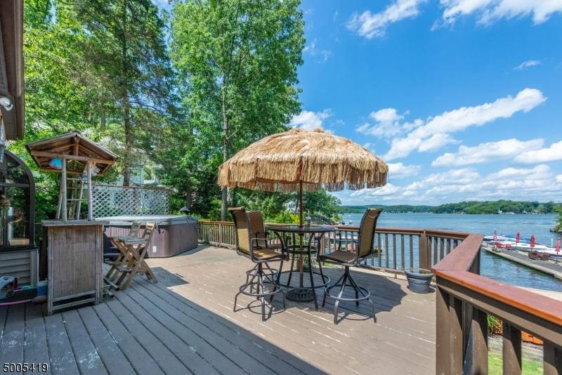 33 LINES AVE, Hopatcong Boro, NJ 07843