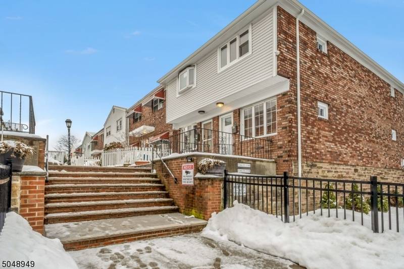 Jersey City, NJ 07306,34 Waldo Ave #17