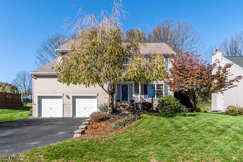 7 Lazarus Dr, Roxbury Twp., NJ 07852