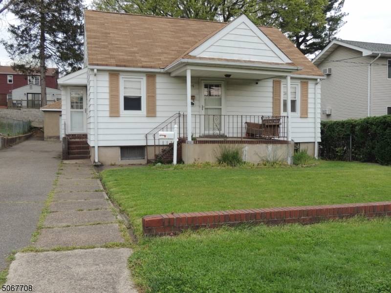 125 Kipp Ave, Elmwood Park Boro, NJ 07407