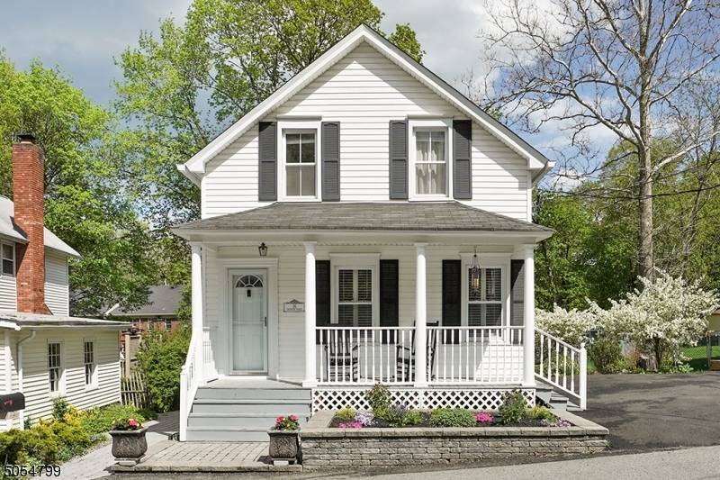 16 Thompson St, Bernardsville Boro, NJ 07924