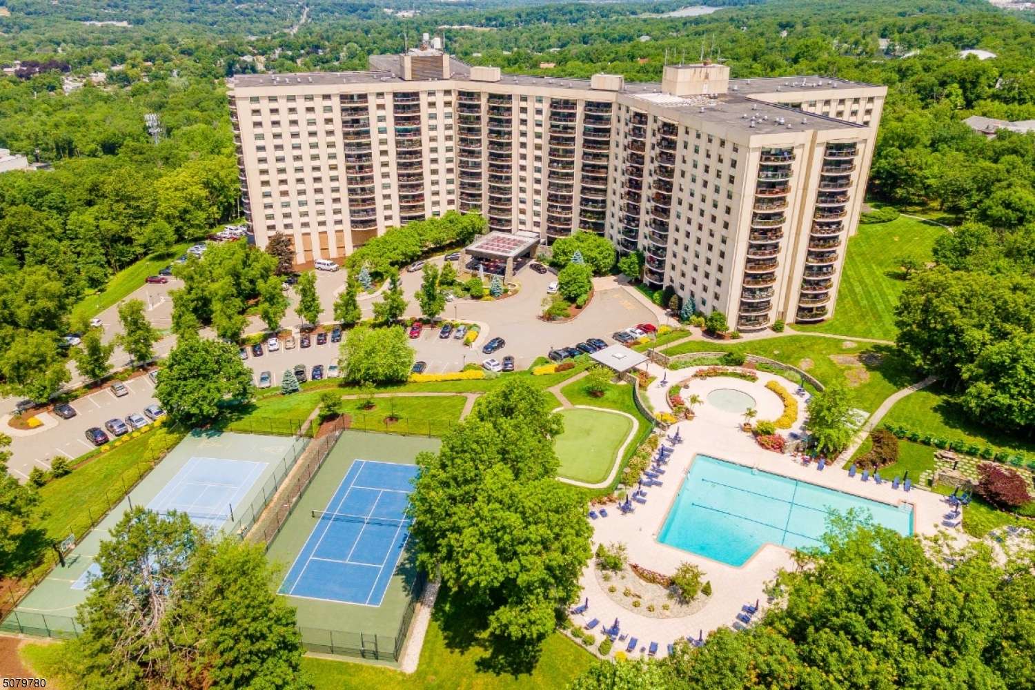 2 Claridge Dr. 2FE #2FE, Verona Twp., NJ 07044