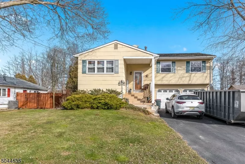 Hackettstown Town, NJ 07840,125 COLLEGE VIEW DR