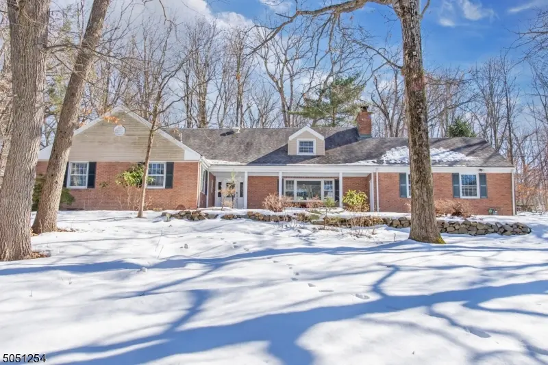 11 Drift Rd, Watchung Boro, NJ 07069