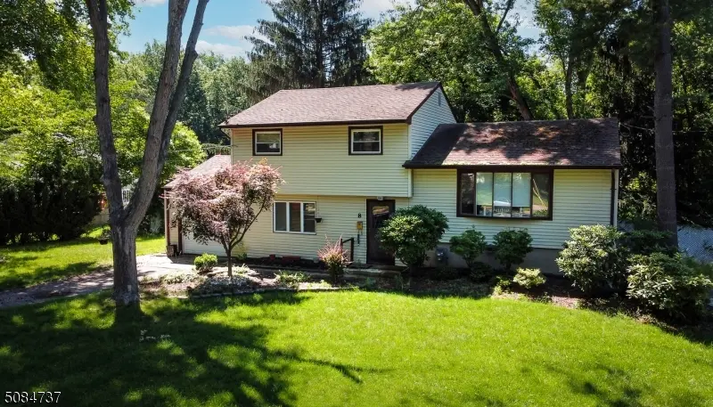 8 Branton Dr, East Brunswick Twp., NJ 08816