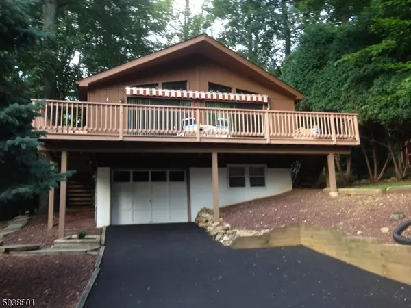 9 DEER RUN DR, High Bridge Boro, NJ 08829