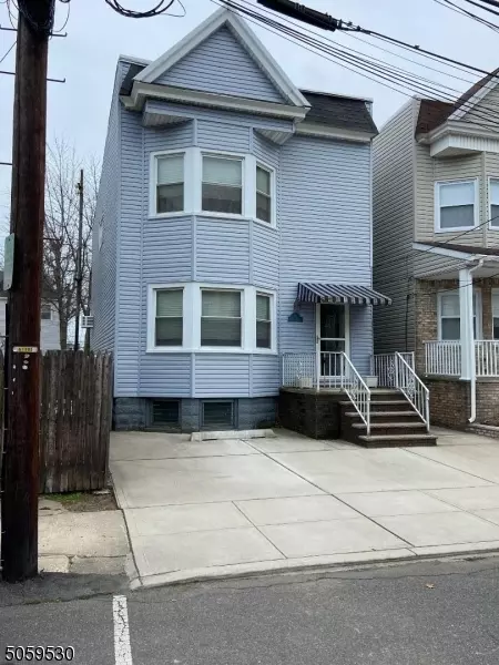 24 Hartley Pl, Bayonne City, NJ 07002