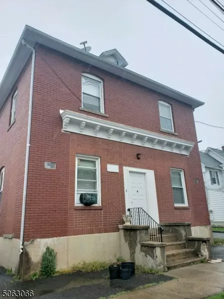 4 2nd St, Raritan Boro, NJ 08869