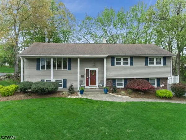 8 Scribner Pl, Wayne Twp., NJ 07470