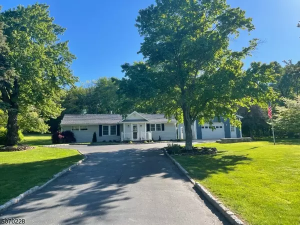 62 Robbins Rd, Branchburg Twp., NJ 08876