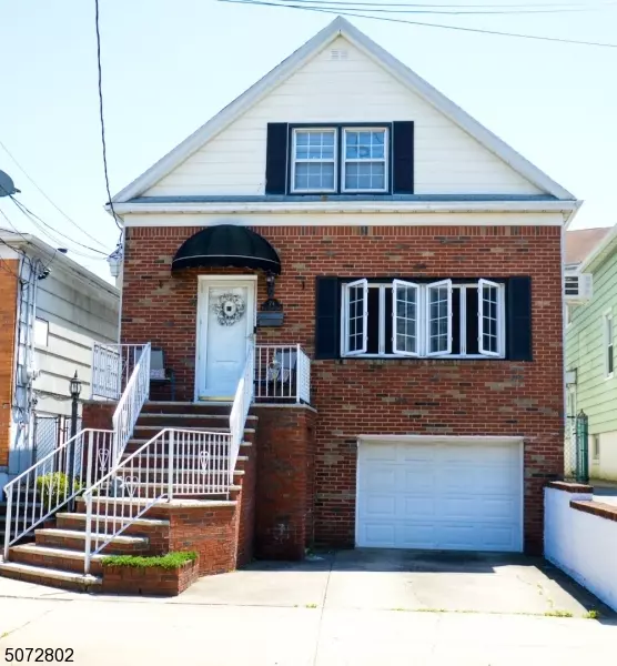 74 W 2nd St, Bayonne City, NJ 07002