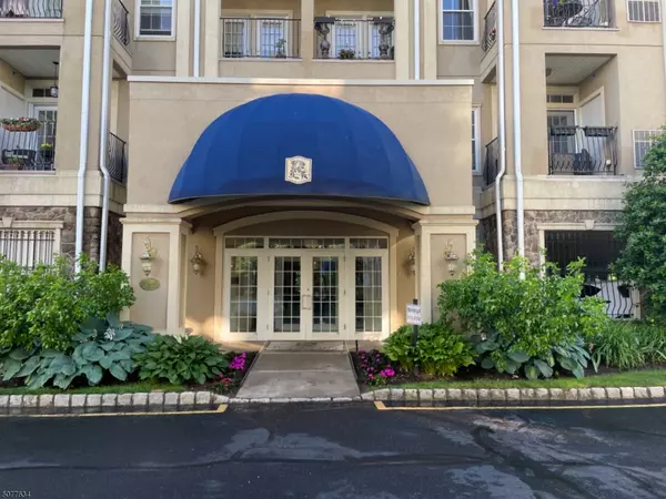 8107 Harcourt Rd, Clifton City, NJ 07013