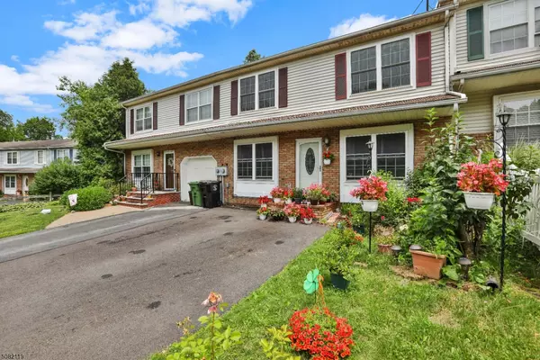 84 Lenape Trl, Washington Boro, NJ 07882