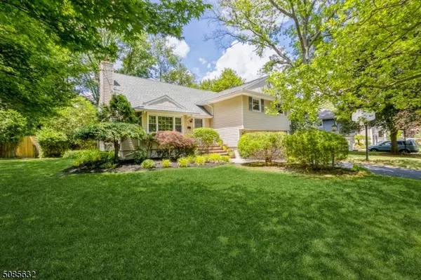 540 Montauk Dr, Westfield Town, NJ 07090