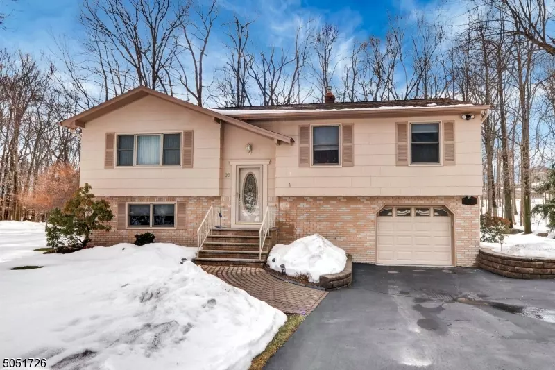 12 Ash Ct, Ringwood Boro, NJ 07456