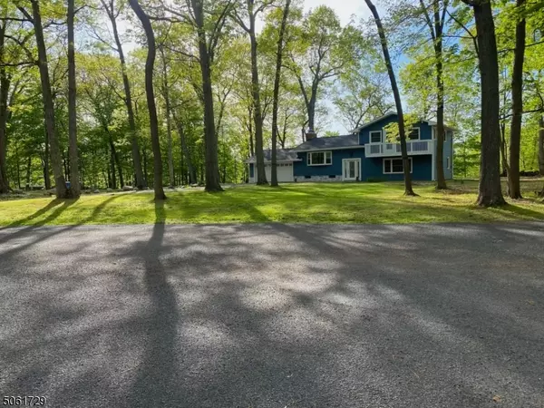 4 Circle Dr, Branchburg Twp., NJ 08876