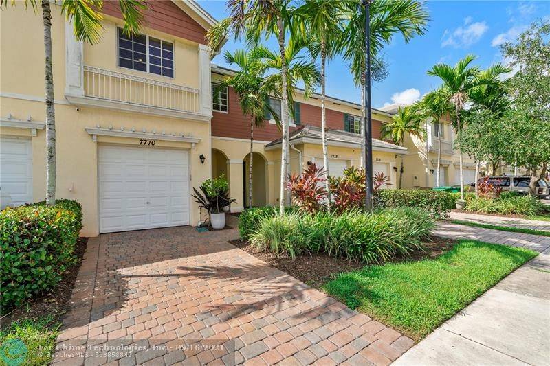 7710 Paddock Pl, Davie, FL 33328
