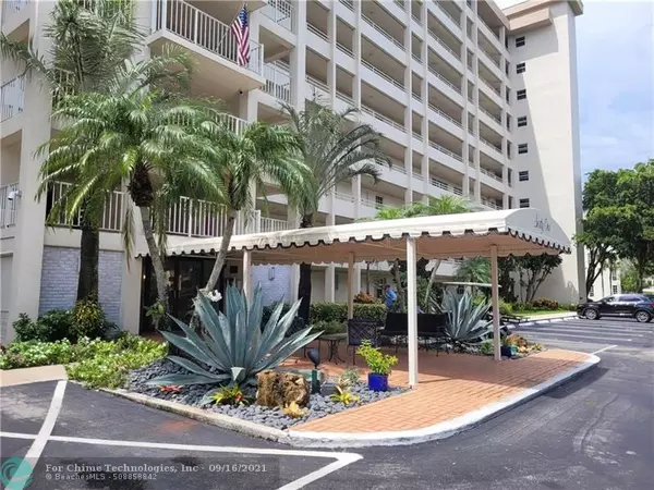 Pompano Beach, FL 33069,575 Oaks Ln  #302