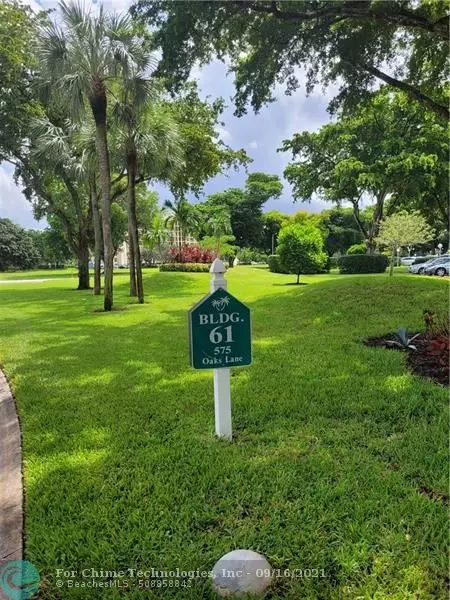 Pompano Beach, FL 33069,575 Oaks Ln  #302