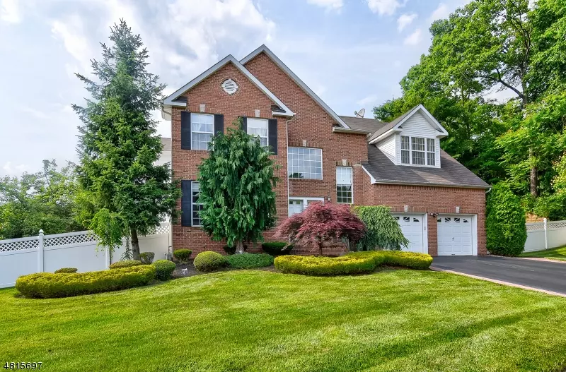 71 CRESCENT CT, Marlboro Twp., NJ 07751