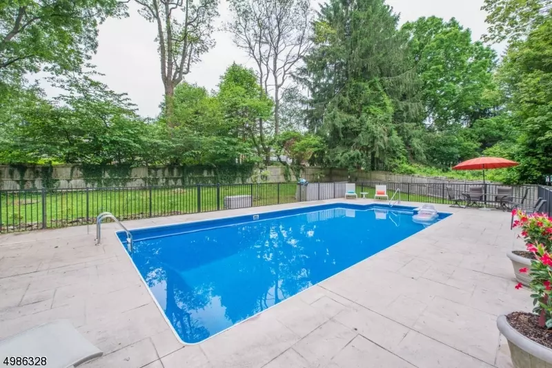 4 LYONS TER, Kinnelon Boro, NJ 07405