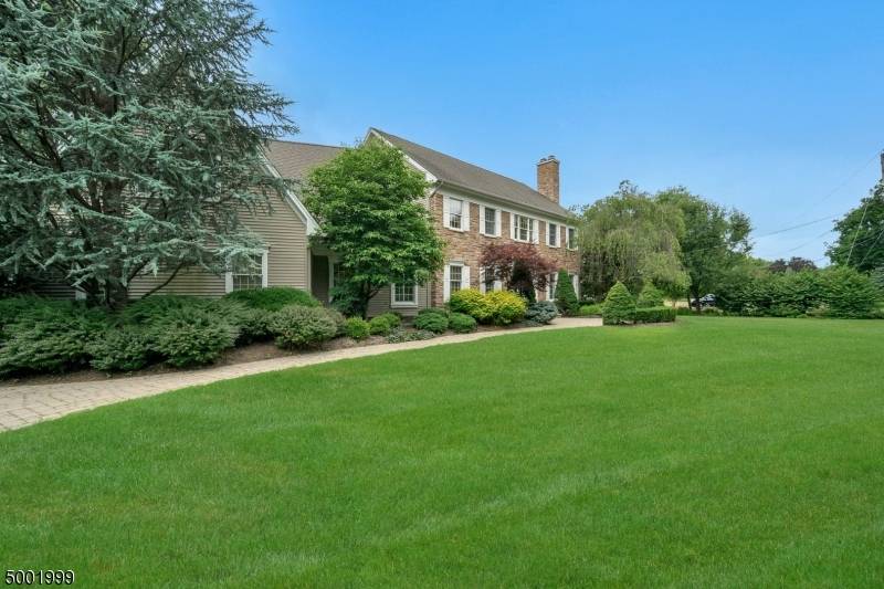1030 LAKE DR, Franklin Lakes Boro, NJ 07417