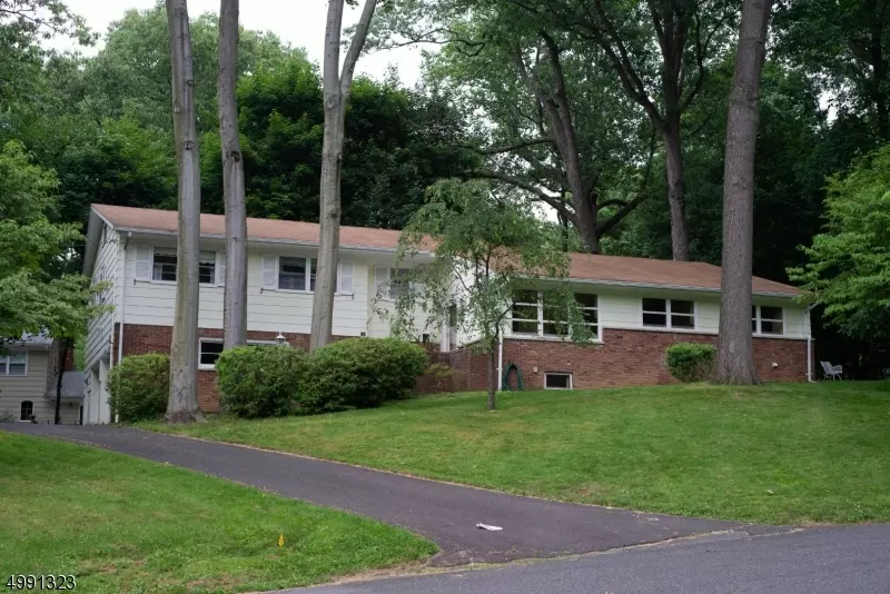 Berkeley Heights Twp., NJ 07922,124 BERKSHIRE DR