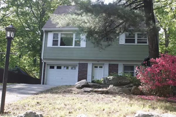 42 Maple Rd, Ringwood Boro, NJ 07456